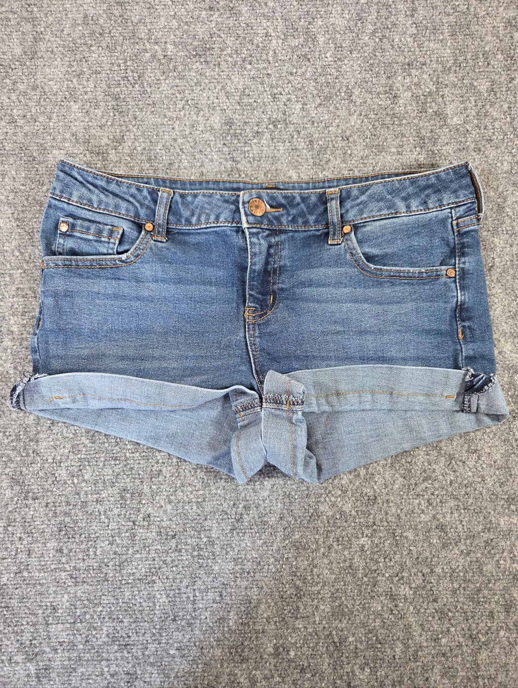 Celebrity Pink Denim Cuffed Shorts Size 9/29 Medium Wash Stretch Low Rise